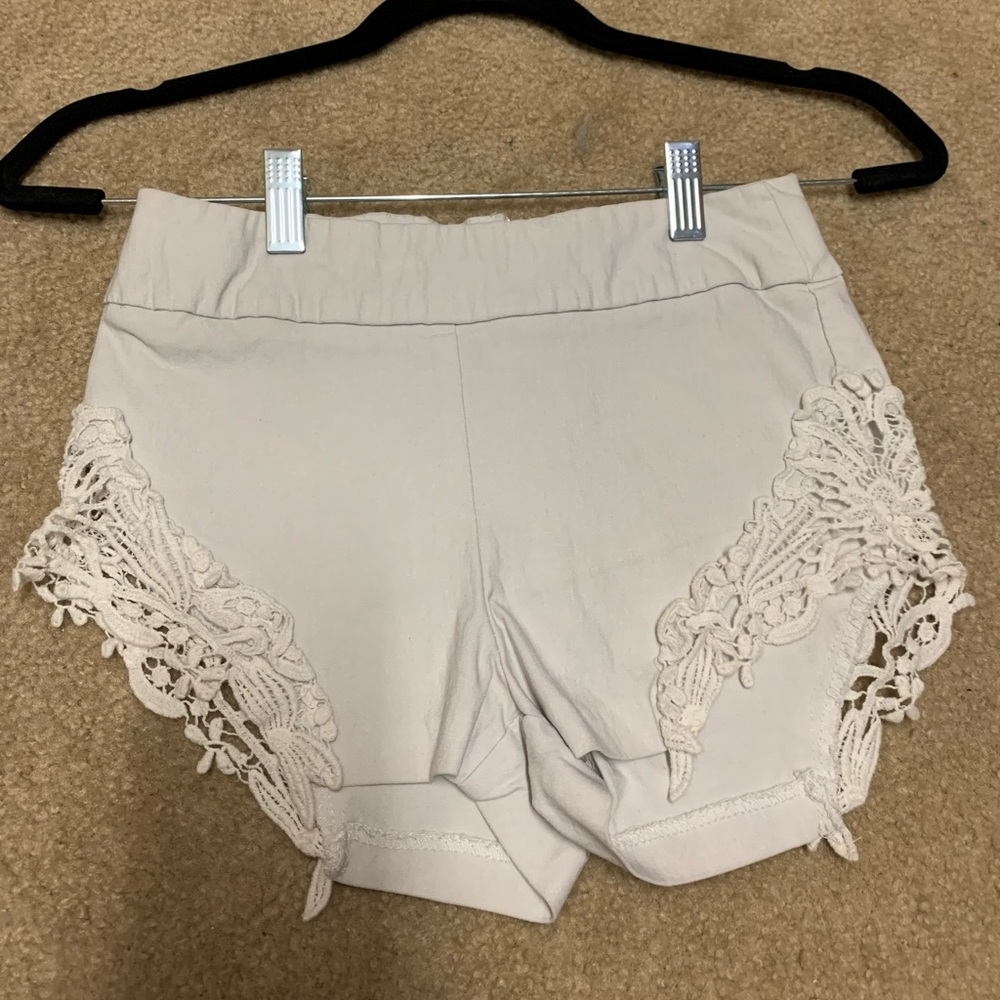 Cute stretch dressy shorts in good condition!